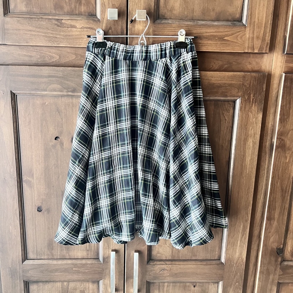 Handmade- Green Plaid Circle Skirt With Pockets Size 26 Waist